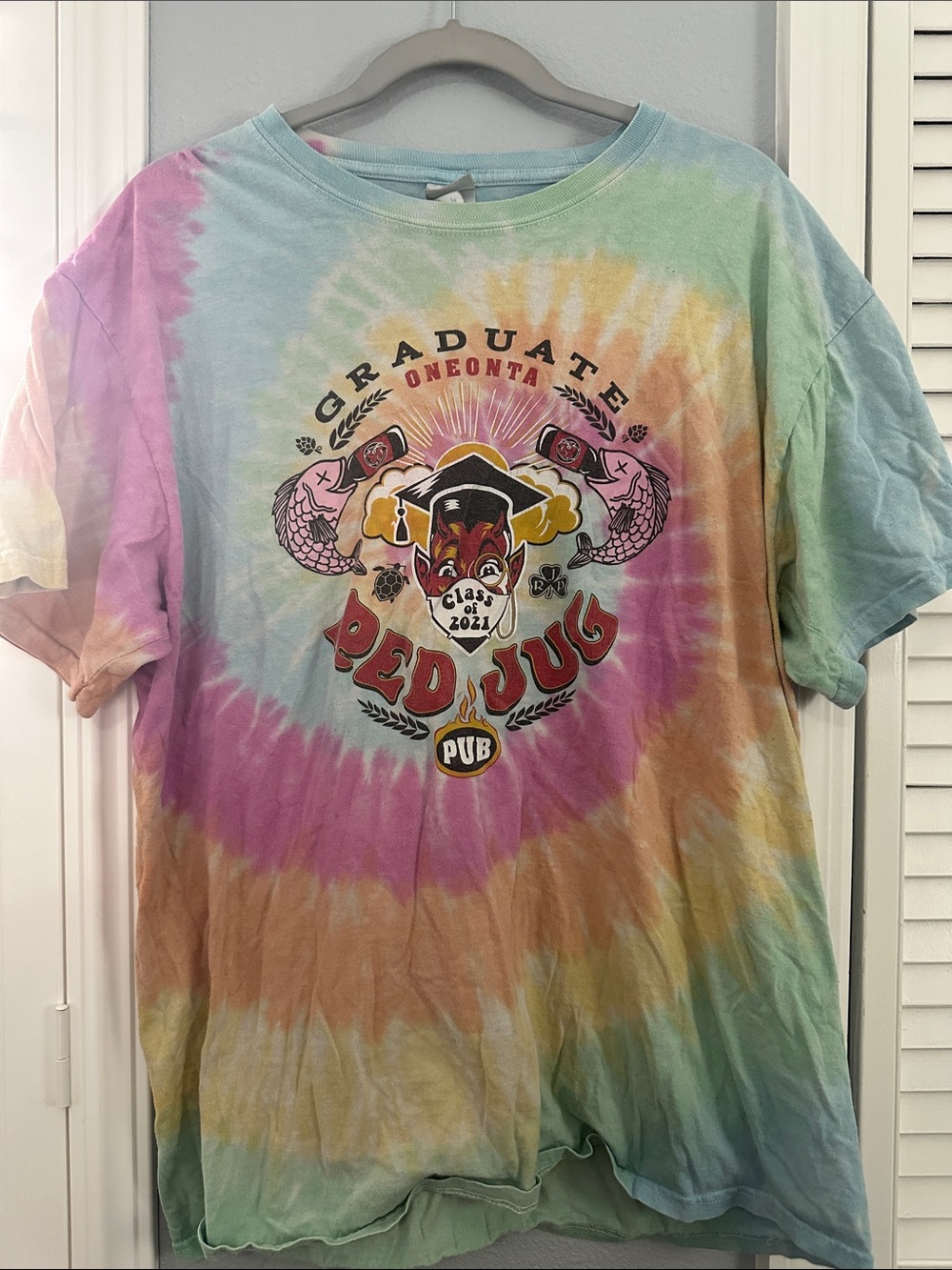 Red jug pub tee